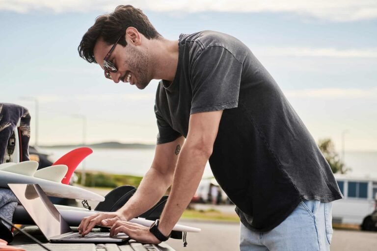 Provare scarpe con AI: Google Shopping trasforma il divano in un camerino