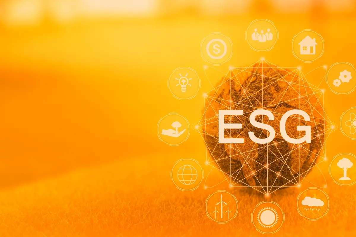 indicatori esg sfera verde con icone ambientali e simboli di sostenibilità su sfondo arancione