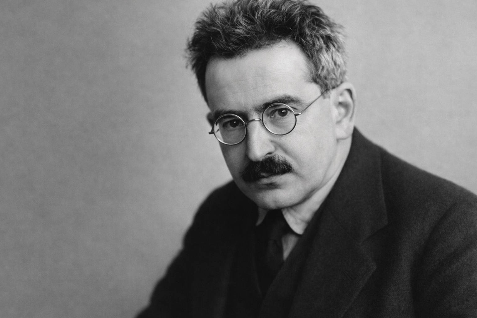 Walter Benjamin, ritratto fotografico in bianco e nero, anni Trenta
